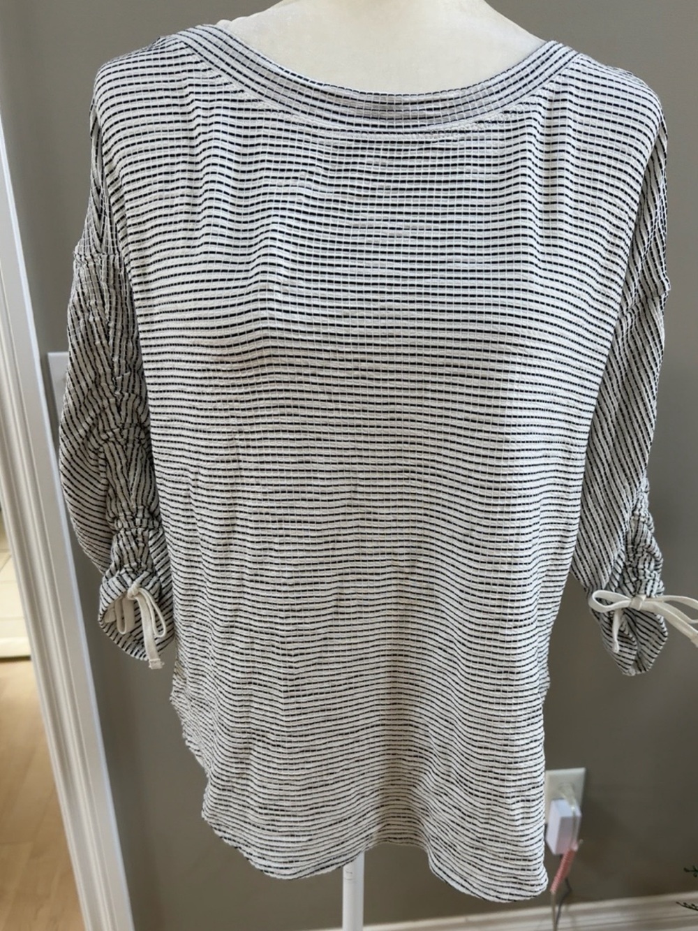 NWT Max Studio White & Black Striped Textured Knit Top | Relaxed Fit | Small